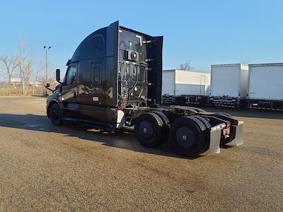 Used 2020 Freightliner Cascadia - photo 1