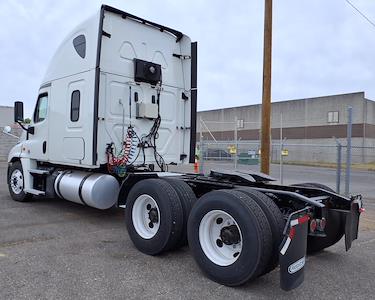 Used 2020 Freightliner Cascadia Detroit Diesel DD15 Semi Truck with Sleeper Cab for sale #272075 - photo 2