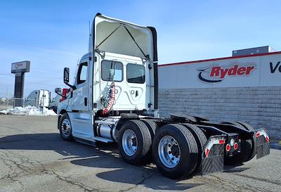 Used 2020 Freightliner Cascadia - photo 1