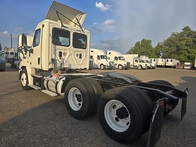 Used 2016 Freightliner Cascadia Cummins ISX Semi Truck for sale #381714 - photo 2