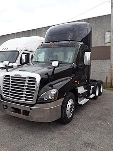 Used 2017 Freightliner Cascadia Day Cab 6x4, Semi Truck for sale #668126 - photo 1