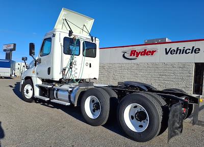 Used 2018 Freightliner Cascadia Detroit DD13 Semi Truck for sale #782304 - photo 2