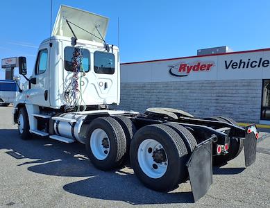 Used 2019 Freightliner Cascadia Detroit DD13 Semi Truck for sale #795019 - photo 2