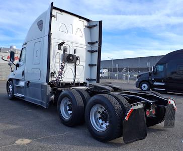 Used 2019 Freightliner Cascadia Detroit Diesel DD15 Semi Truck with Sleeper Cab for sale #862623 - photo 2