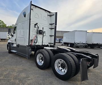 Used 2019 Freightliner Cascadia Detroit Diesel DD15 Semi Truck with Sleeper Cab for sale #862624 - photo 2