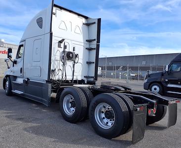 Used 2019 Freightliner Cascadia Detroit Diesel DD15 Semi Truck with Sleeper Cab for sale #862628 - photo 2