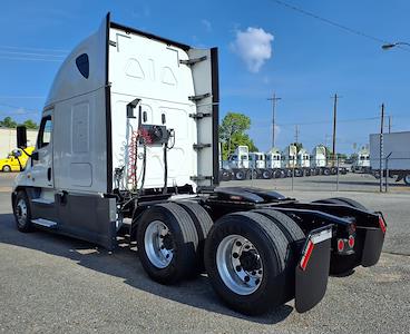 Used 2019 Freightliner Cascadia Detroit Diesel DD15 Semi Truck with Sleeper Cab for sale #862632 - photo 2