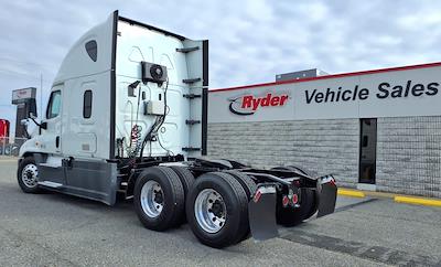 Used 2020 Freightliner Cascadia - photo 1