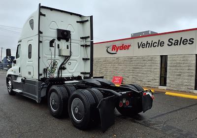 Used 2020 Freightliner Cascadia Detroit Diesel DD15 Semi Truck with Sleeper Cab for sale #877575 - photo 2