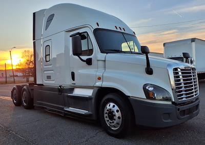Used 2020 Freightliner Cascadia Detroit Diesel DD15 Semi Truck with Sleeper Cab for sale #877576 - photo 1