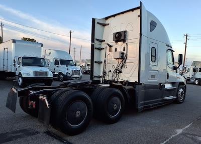 Used 2020 Freightliner Cascadia Detroit Diesel DD15 Semi Truck with Sleeper Cab for sale #877576 - photo 2