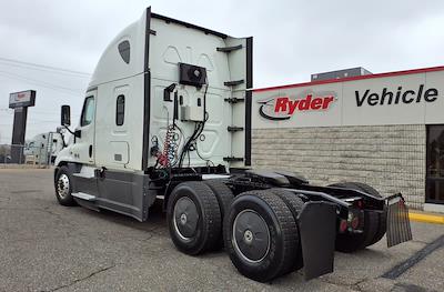 Used 2020 Freightliner Cascadia Detroit Diesel DD15 Semi Truck with Sleeper Cab for sale #877578 - photo 2