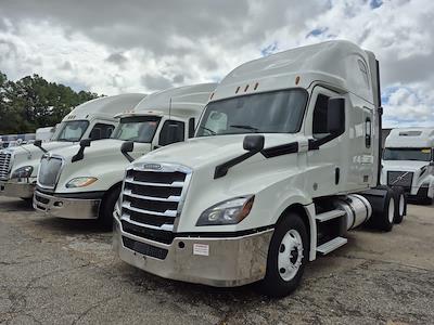 Used 2020 Freightliner Cascadia Detroit Diesel DD15 Semi Truck with Sleeper Cab for sale #878767 - photo 1