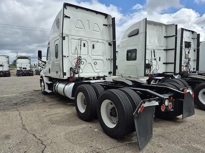 Used 2020 Freightliner Cascadia Detroit Diesel DD15 Semi Truck with Sleeper Cab for sale #878767 - photo 2