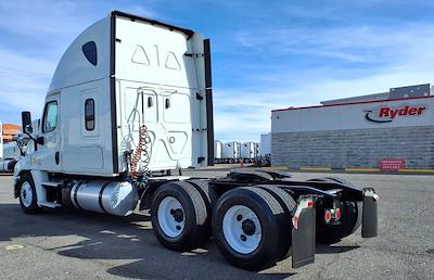 Used 2020 Freightliner Cascadia Detroit Diesel DD15 Semi Truck with Sleeper Cab for sale #896484 - photo 2