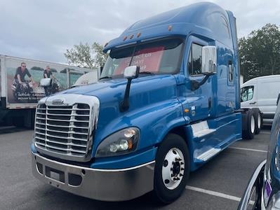 Used 2016 Freightliner Cascadia Cummins ISX Semi Truck with Sleeper Cab for sale #660280 - photo 1