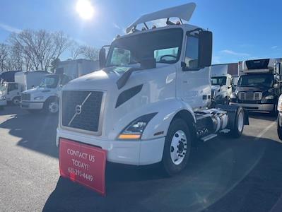 Used 2019 Volvo VNR Volvo D11 Semi Truck for sale #808899 - photo 1
