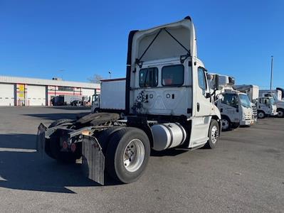 Used 2019 Freightliner Cascadia Detroit DD13 Semi Truck for sale #822147 - photo 2