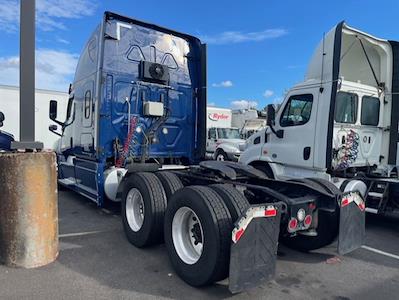 Used 2020 Freightliner Cascadia Detroit Diesel DD15 Semi Truck with Sleeper Cab for sale #865106 - photo 2