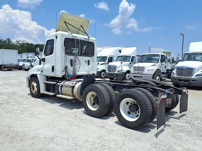 Used 2017 Freightliner Cascadia Detroit DD13 Semi Truck for sale #671839 - photo 2
