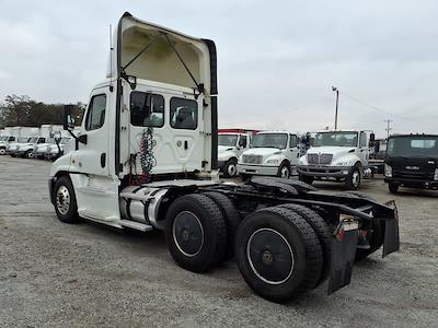 Used 2018 Freightliner Cascadia Cummins X15 Semi Truck for sale #684196 - photo 2