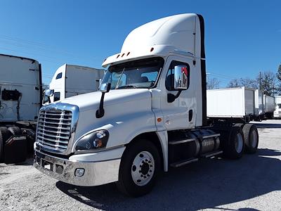 Used 2018 Freightliner Cascadia Day Cab 6x4 Semi Truck for sale #750238 - photo 1