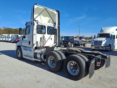 Used 2018 Freightliner Cascadia Cummins X15 Semi Truck for sale #827819 - photo 2