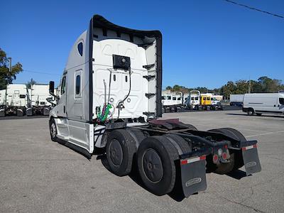 Used 2022 Freightliner Cascadia Detroit Diesel DD15 Semi Truck with Sleeper Cab for sale #562954 - photo 2