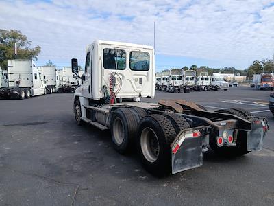 Used 2017 Freightliner Cascadia Cummins ISX Semi Truck for sale #664396 - photo 2