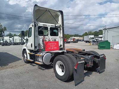 Used 2017 Freightliner Cascadia Detroit DD13 Semi Truck for sale #665178 - photo 2