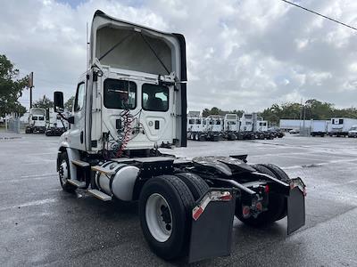 Used 2017 Freightliner Cascadia Detroit DD13 Semi Truck for sale #665181 - photo 2