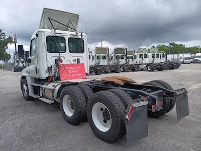 Used 2017 Freightliner Cascadia Detroit DD13 Semi Truck for sale #678810 - photo 2
