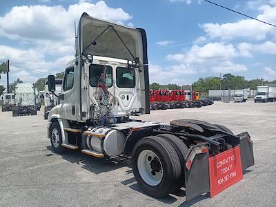 Used 2018 Freightliner Cascadia Detroit DD13 Semi Truck for sale #683717 - photo 2