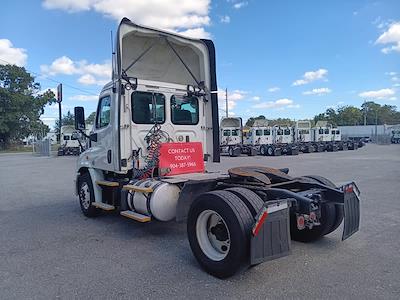 Used 2018 Freightliner Cascadia Detroit DD13 Semi Truck for sale #683718 - photo 2