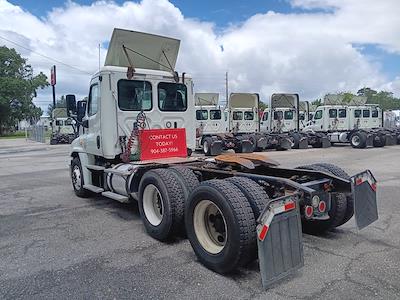 Used 2019 Freightliner Cascadia Detroit DD13 Semi Truck for sale #794265 - photo 2