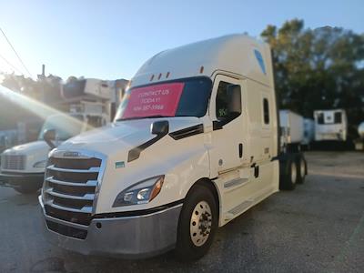 Used 2019 Freightliner Cascadia Detroit Diesel DD15 Semi Truck with Sleeper Cab for sale #815037 - photo 1