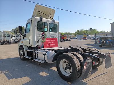 Used 2019 Freightliner Cascadia Detroit DD13 Semi Truck for sale #821695 - photo 2
