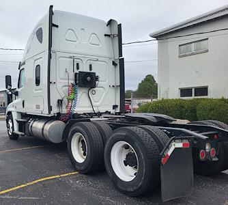Used 2019 Freightliner Cascadia Detroit Diesel DD15 Semi Truck with Sleeper Cab for sale #862500 - photo 2