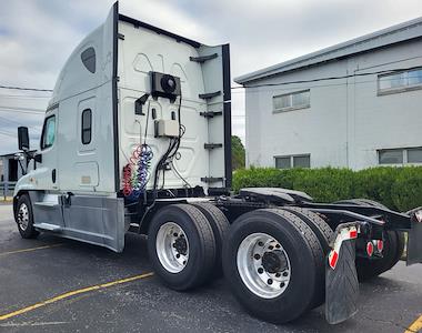 Used 2020 Freightliner Cascadia Detroit Diesel DD15 Semi Truck with Sleeper Cab for sale #877569 - photo 2