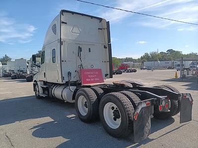 Used 2020 Freightliner Cascadia Detroit Diesel DD15 Semi Truck with Sleeper Cab for sale #878797 - photo 2