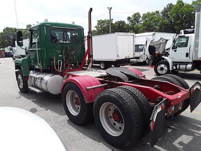 Used 2018 Mack CHU613 Semi Truck for sale #222590 - photo 2