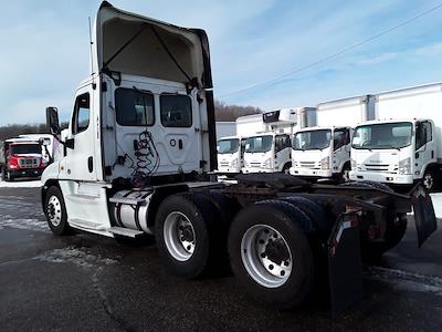Used 2020 Freightliner Cascadia Detroit Diesel DD15 Semi Truck for sale #243436 - photo 2