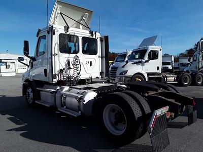 Used 2020 Freightliner Cascadia Detroit DD13 Semi Truck for sale #273867 - photo 2