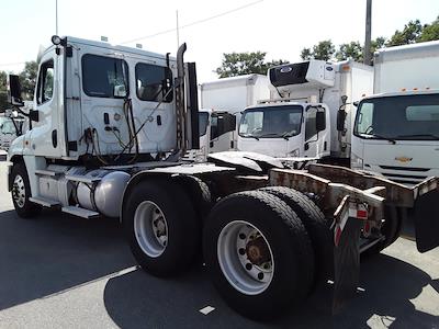 Used 2020 Freightliner Cascadia Detroit DD13 Semi Truck for sale #286941 - photo 2