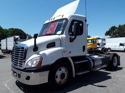 Used 2015 Freightliner Cascadia Cummins ISX12 Semi Truck for sale #328434 - photo 1