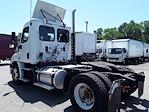 Used 2015 Freightliner Cascadia Cummins ISX12 Semi Truck for sale #328434 - photo 2
