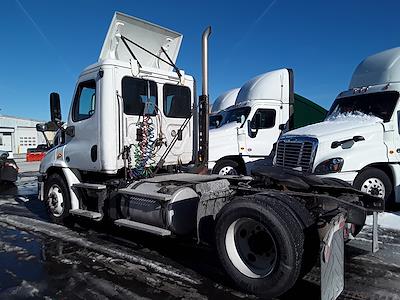 Used 2015 Freightliner Cascadia Cummins ISX12 Semi Truck for sale #328597 - photo 2