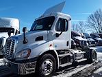 Used 2015 Freightliner Cascadia Cummins ISX12 Semi Truck for sale #328597 - photo 1