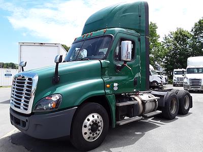 Used 2017 Freightliner Cascadia Detroit Diesel DD15 Semi Truck for sale #678362 - photo 1
