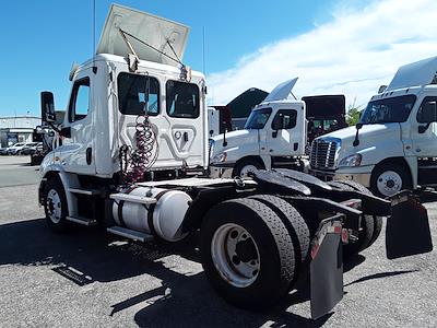 Used 2018 Freightliner Cascadia Detroit DD13 Semi Truck for sale #683603 - photo 2
